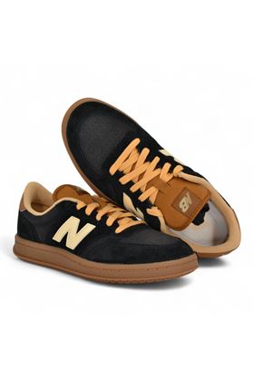 Sneaker uomo in camoscio colore nero. NEW BALANCE | CT500-SKA
